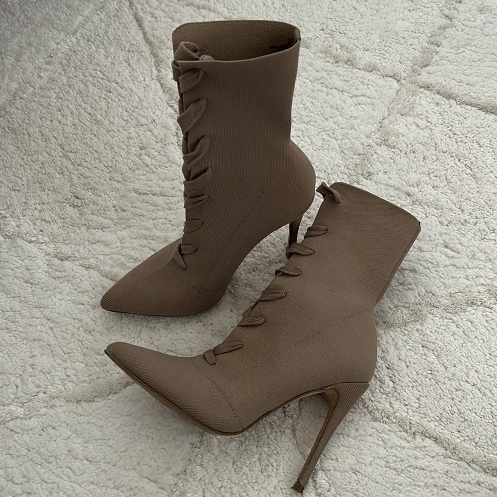 Sexy Taupe Steve Madden Boot stilettos 🤍